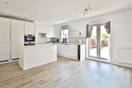 Heatherlea Grove, Worcester Park, Image 3