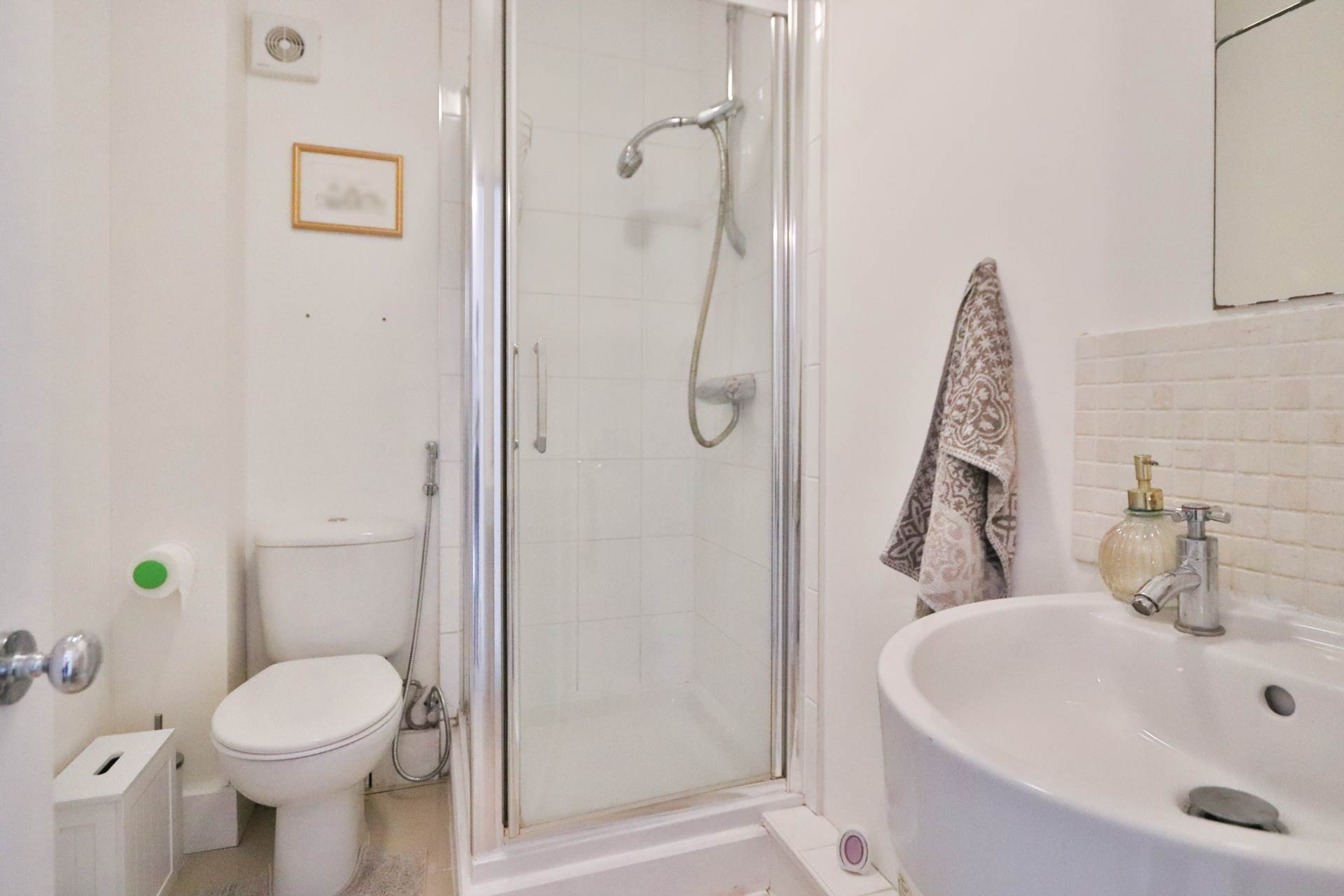 Myrtle Grove, New Malden, Image 11