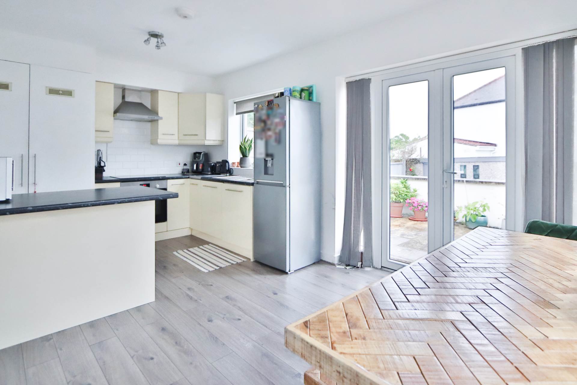 Myrtle Grove, New Malden, Image 4