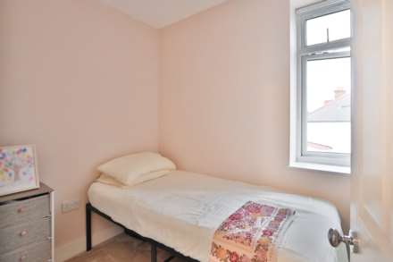 Myrtle Grove, New Malden, Image 10