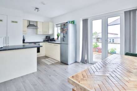 Myrtle Grove, New Malden, Image 4