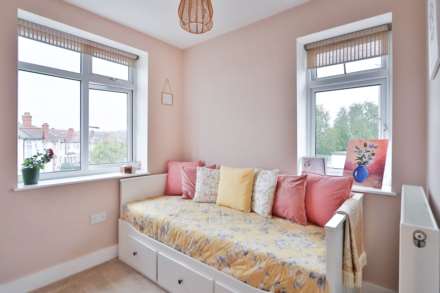 Myrtle Grove, New Malden, Image 9