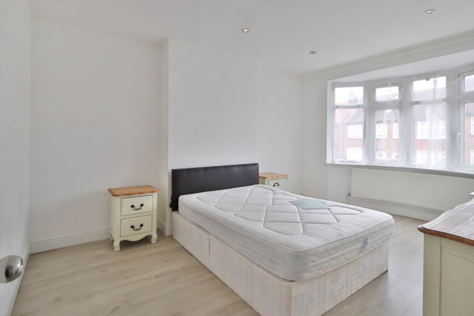Elm Walk, London, Image 7