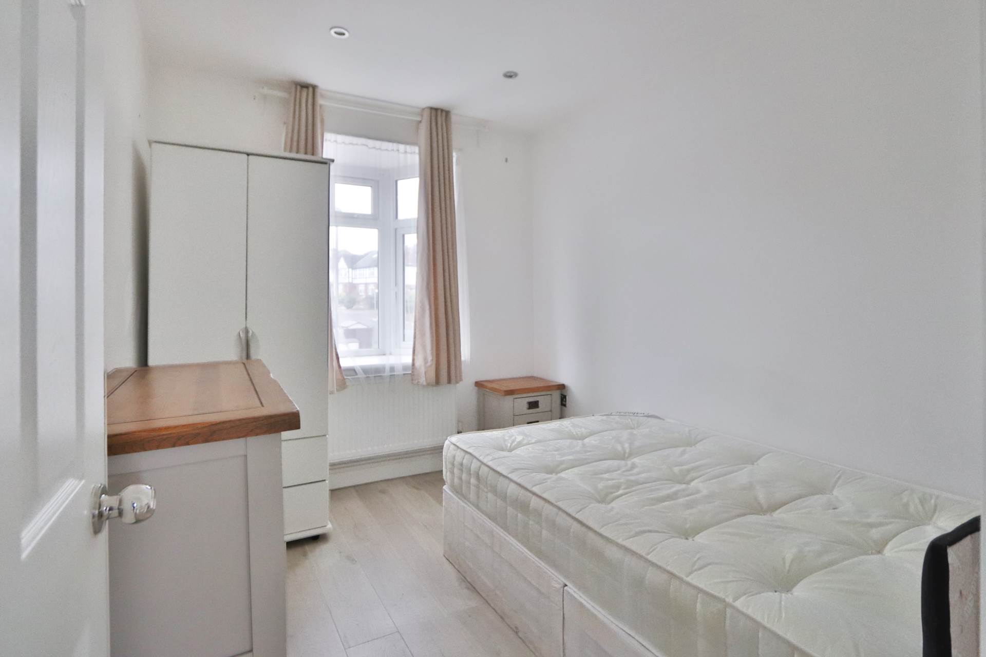 Elm Walk, London, Image 9