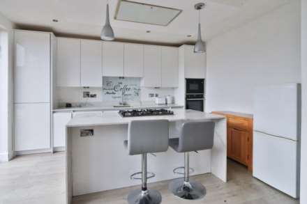 Elm Walk, London, Image 4