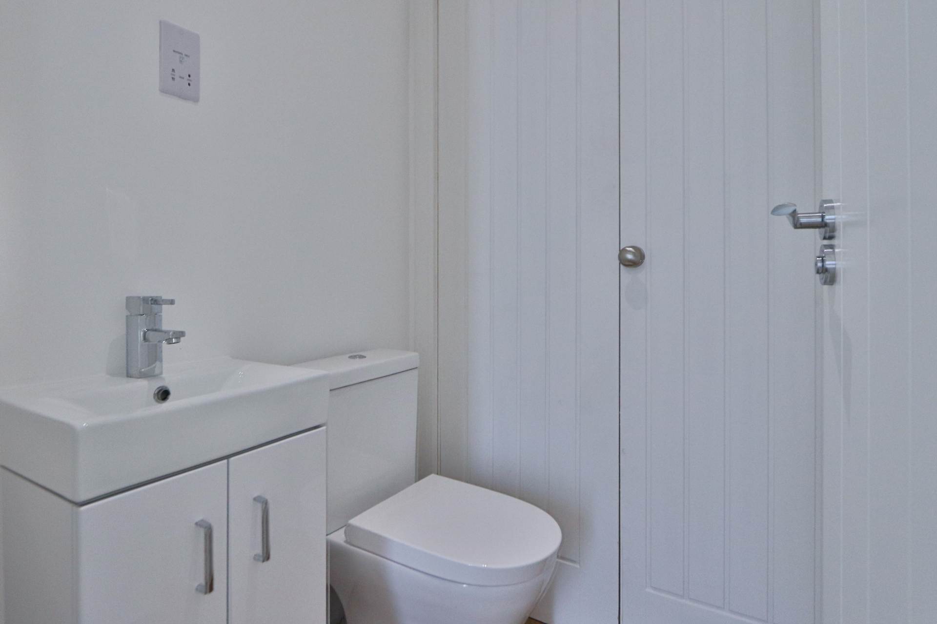 Motspur Park, New Malden, Image 16