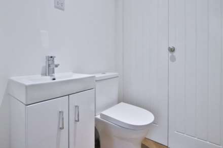 Motspur Park, New Malden, Image 12