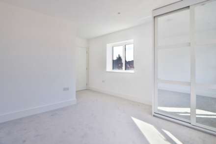 Motspur Park, New Malden, Image 15