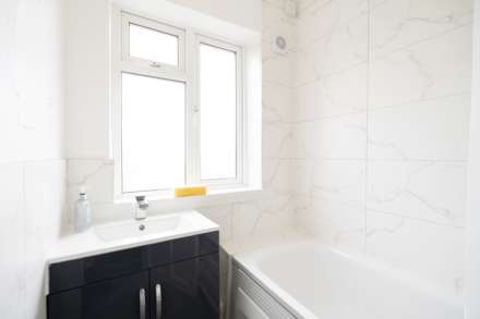 Bramshaw Rise, New Malden, Image 16