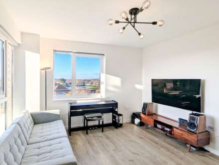 Powdermill Close, New Malden, Image 3