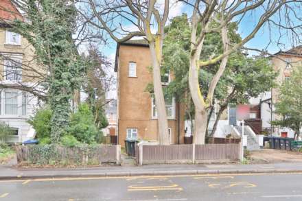 2 Bedroom Maisonette, Kingston Road, SW19, London