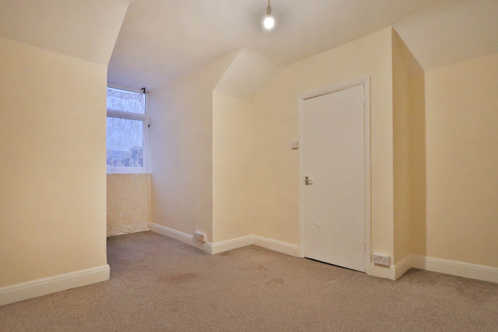 Oakleigh Avenue, Surbiton, Image 12