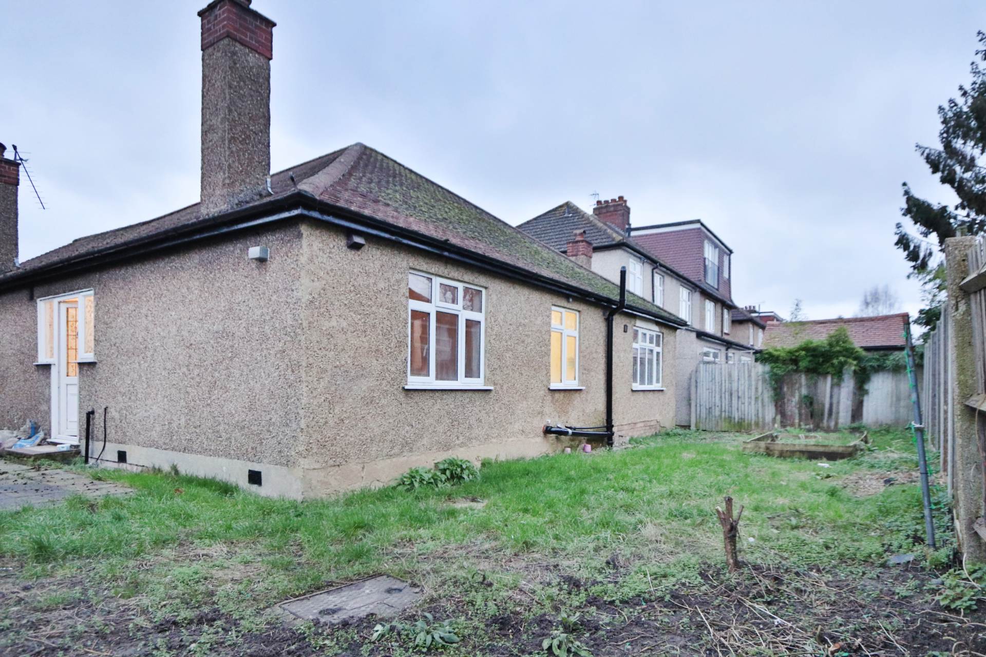 Oakleigh Avenue, Surbiton, Image 15