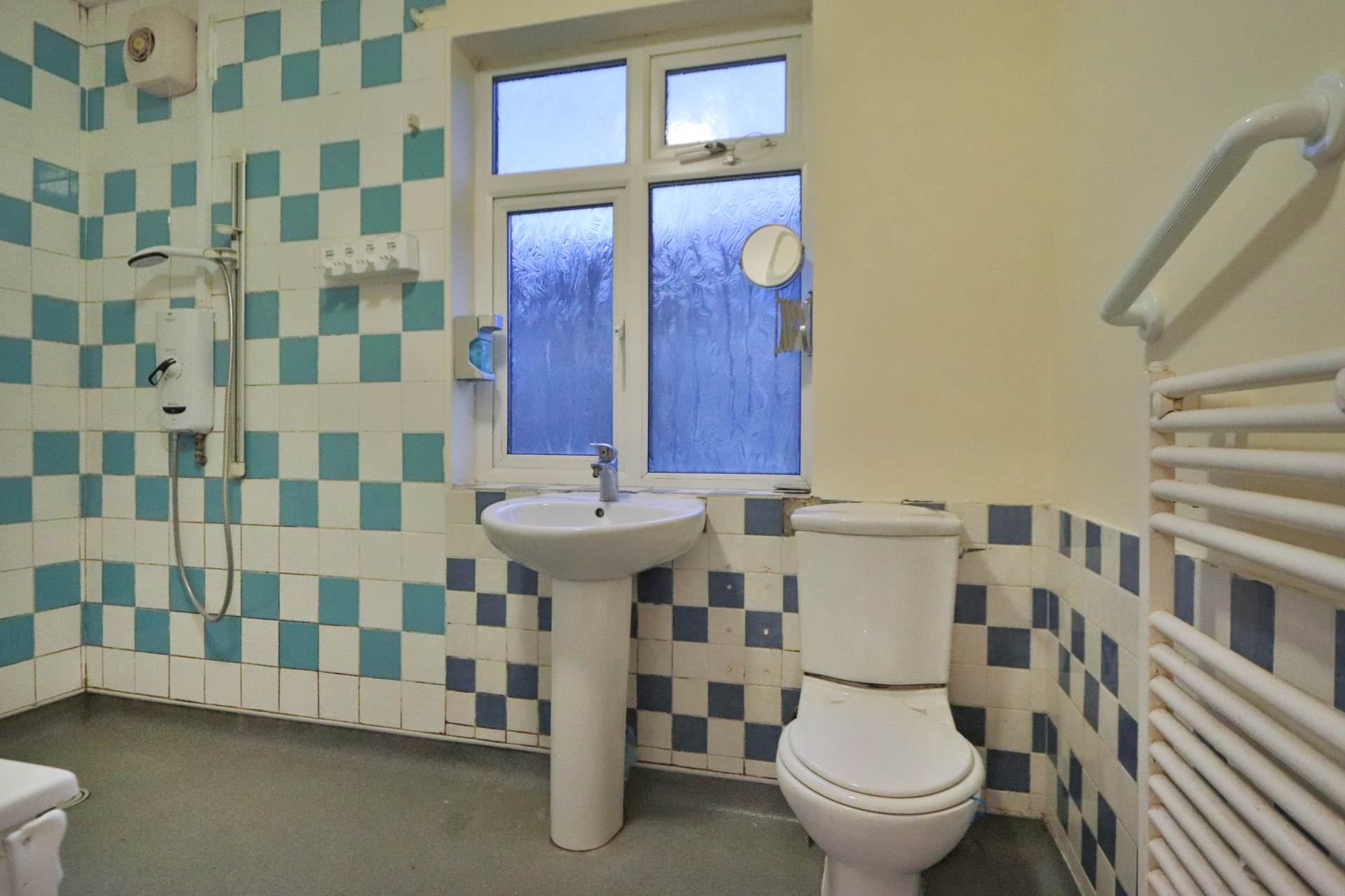 Oakleigh Avenue, Surbiton, Image 9