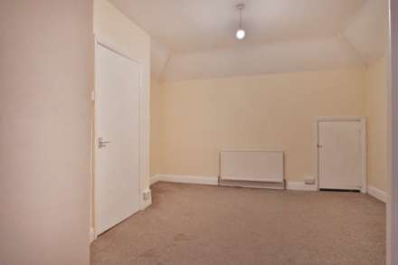 Oakleigh Avenue, Surbiton, Image 13