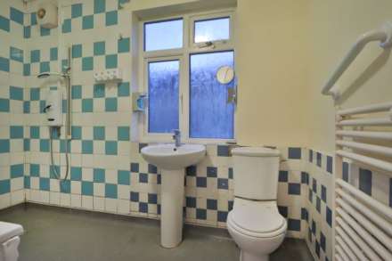 Oakleigh Avenue, Surbiton, Image 9