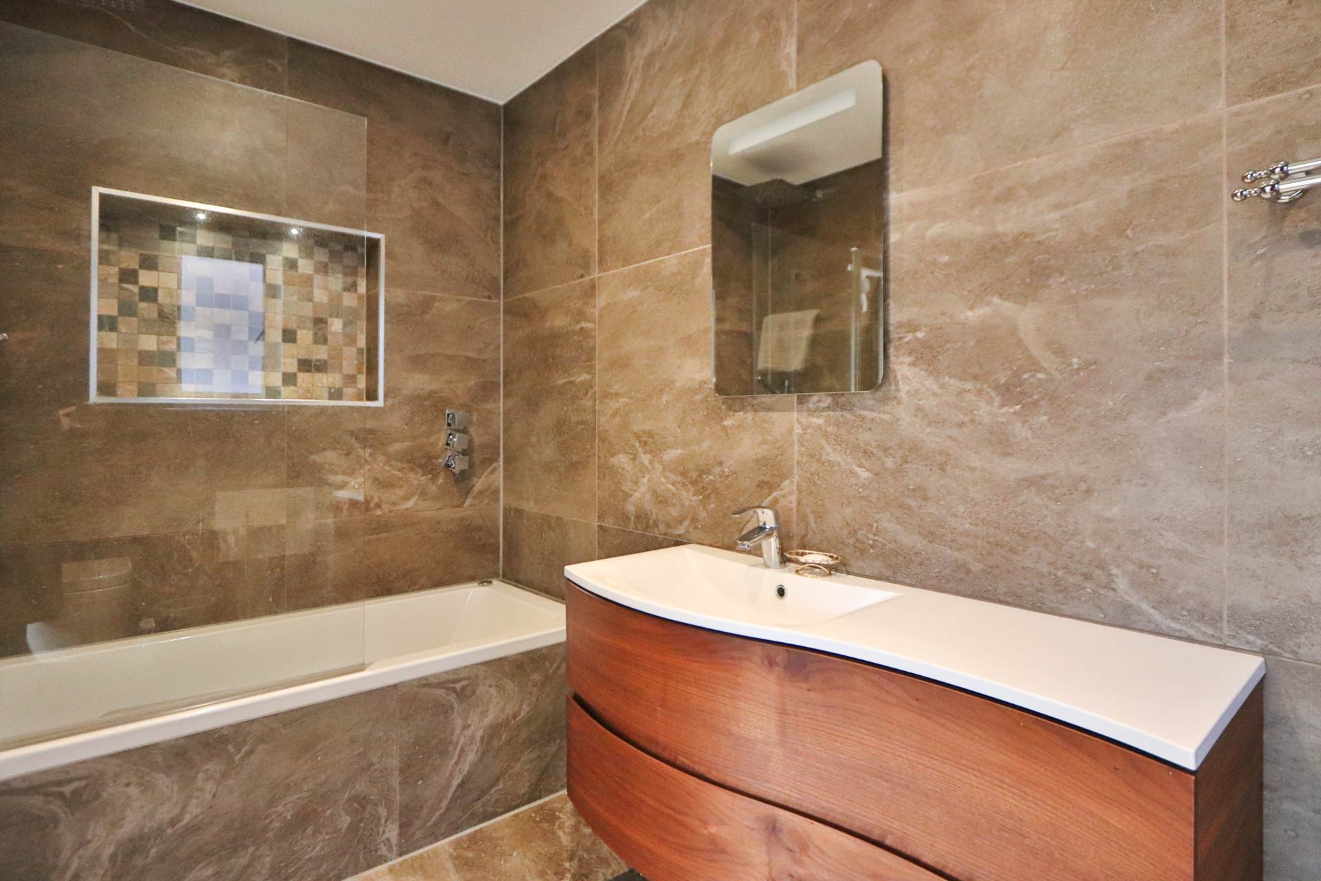 Ullswater Crescent, London, Image 14