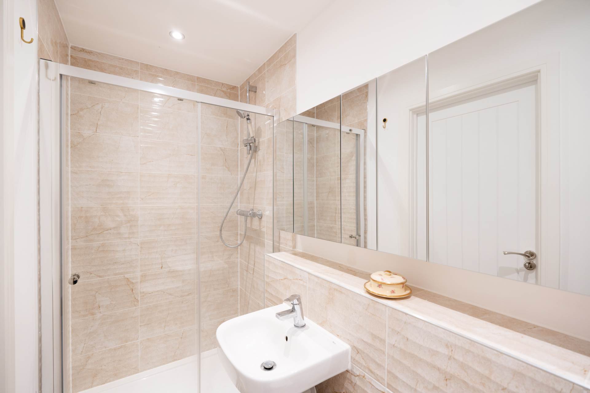 Dante Way, Epsom, Image 11