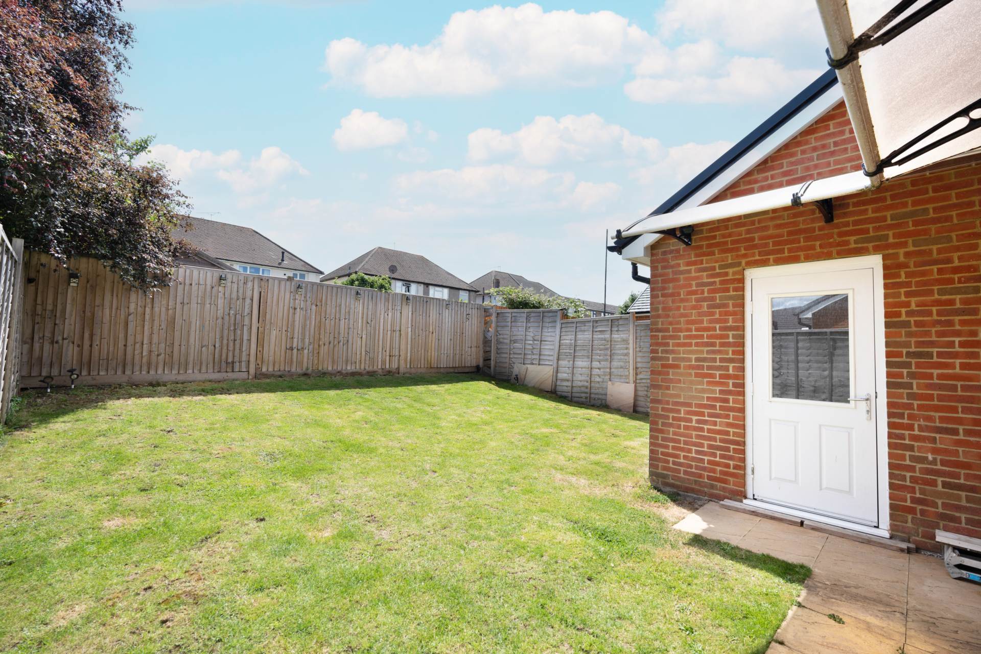 Dante Way, Epsom, Image 13