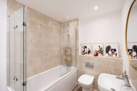 Dante Way, Epsom, Image 10
