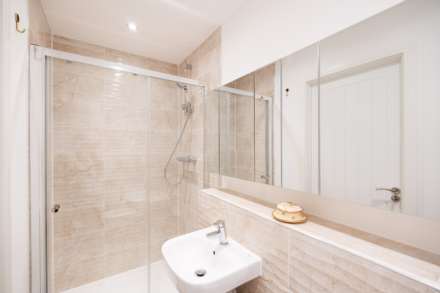 Dante Way, Epsom, Image 11