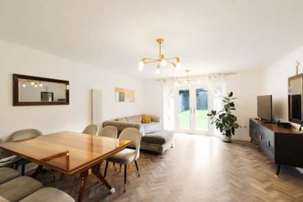 Dante Way, Epsom, Image 2