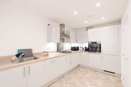 Dante Way, Epsom, Image 5
