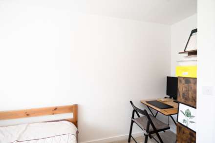 Dante Way, Epsom, Image 9