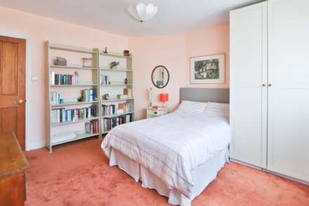 Cheam Common Road, Worcester Park, Image 6