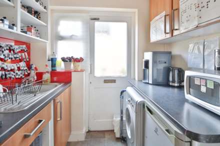 Stoats Nest Road, Coulsdon, Image 7