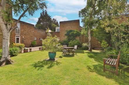 Acacia Grove, New Malden, Image 4