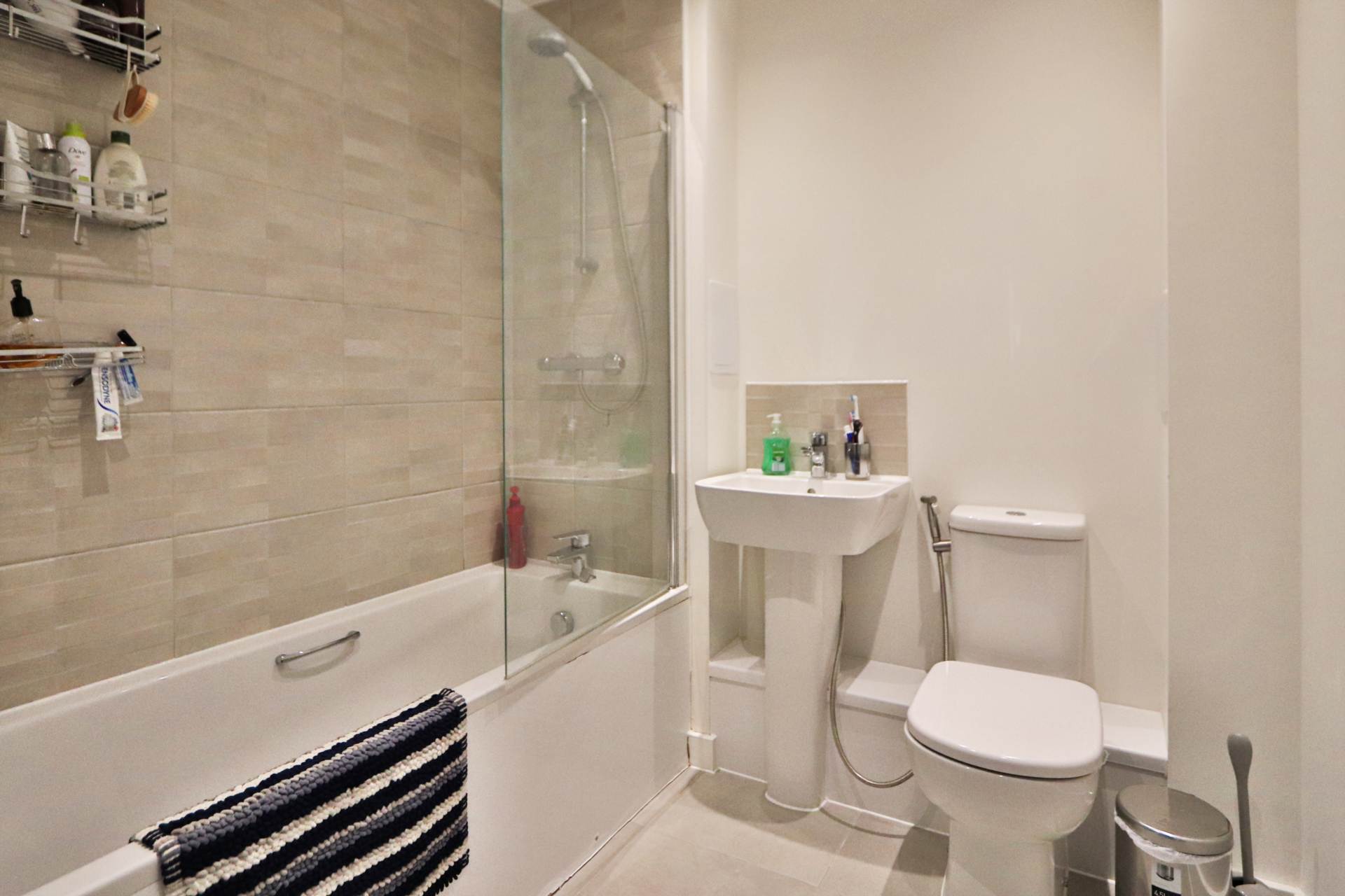 Powdermill Close, New Malden, Image 7