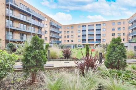 Powdermill Close, New Malden, Image 13