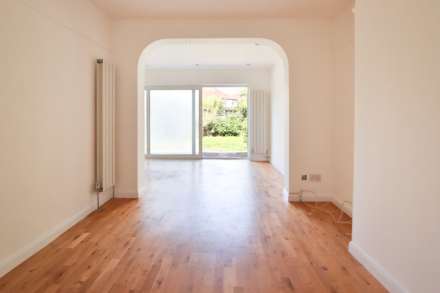 Highbury Close, New Malden, Image 3