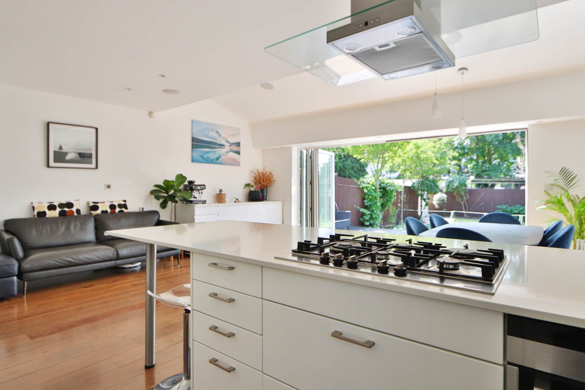Elm Walk, London, Image 11