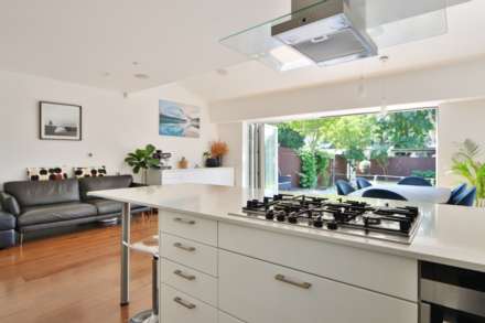 Elm Walk, London, Image 11