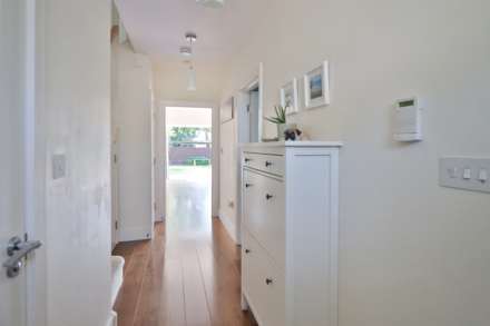 Elm Walk, London, Image 3