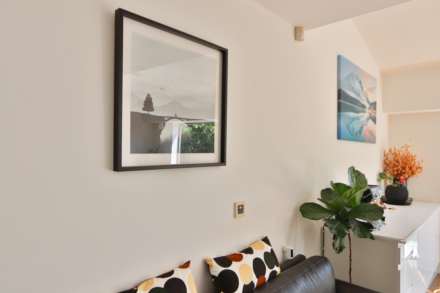 Elm Walk, London, Image 9