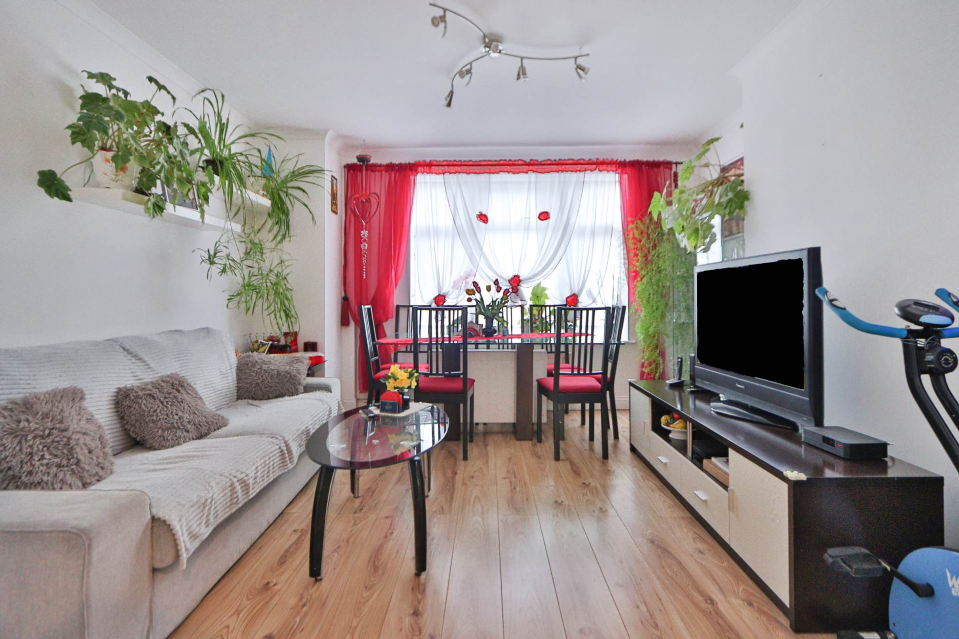 Peel Way, Uxbridge, Image 2