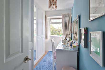 Bedster Gardens, East Molesey, Image 11