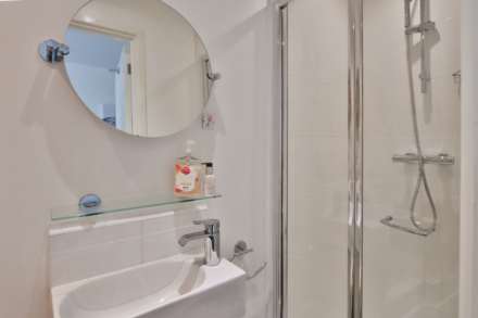 Bedster Gardens, East Molesey, Image 14