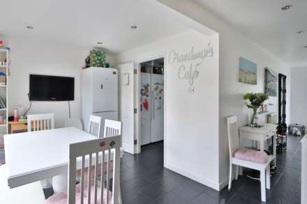 Bedster Gardens, East Molesey, Image 6
