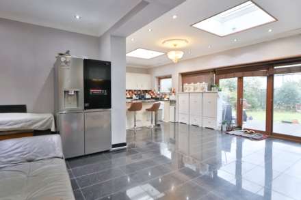 West Barnes Lane, New Malden, Image 3