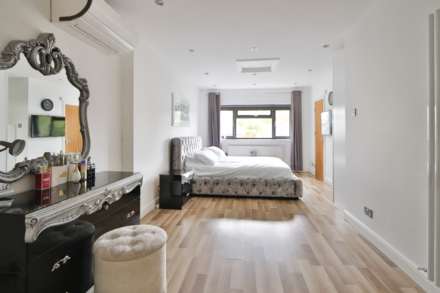 Robin Hood Lane, London, Image 16