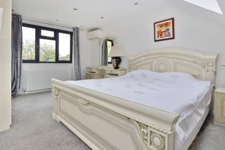 Robin Hood Lane, London, Image 21