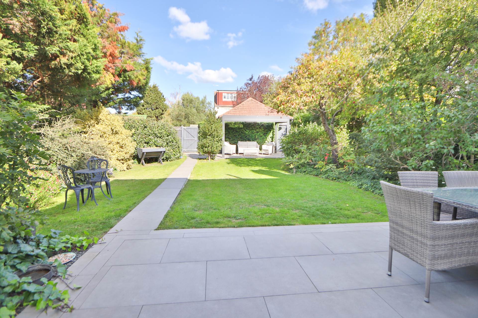 Elm Walk, London, Image 22