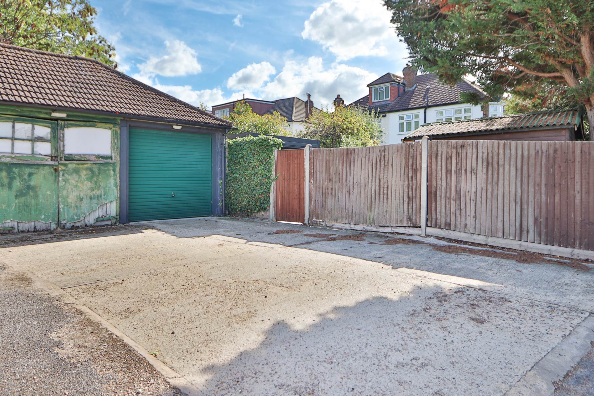 Elm Walk, London, Image 25