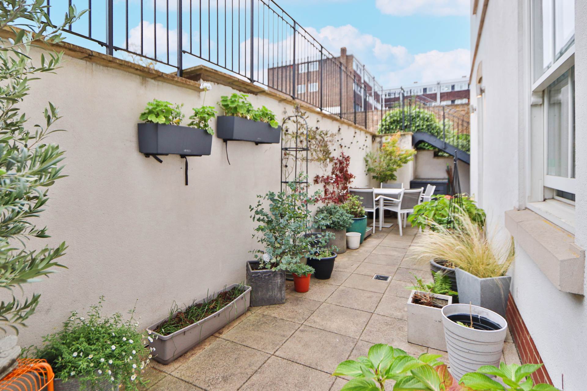 Avenue Elmers, Surbiton, Image 12