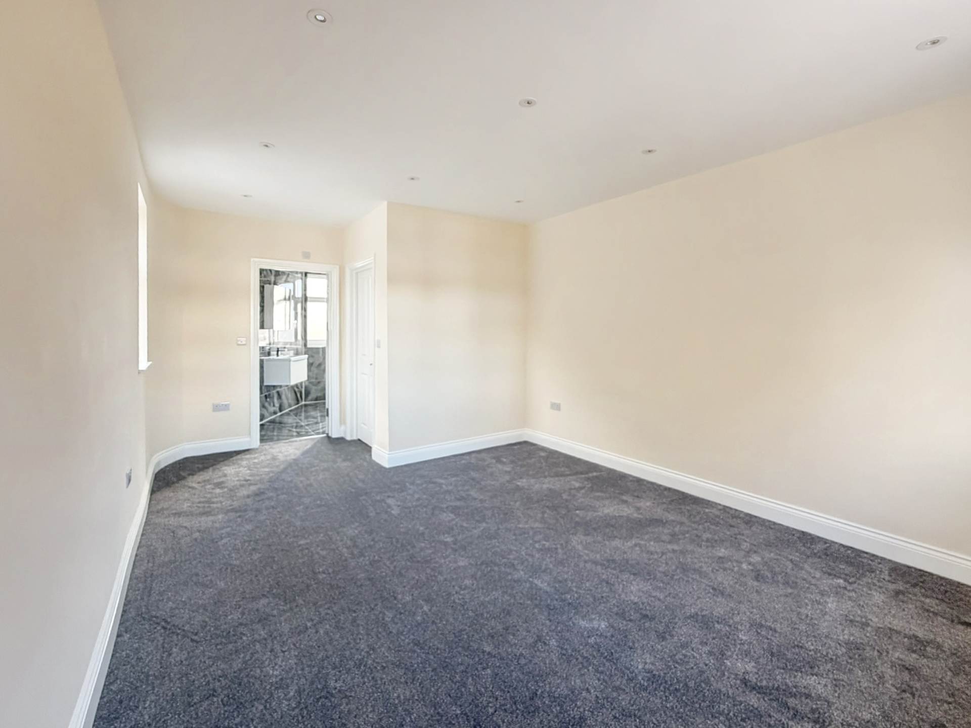 Buxton Drive, New Malden, Image 11