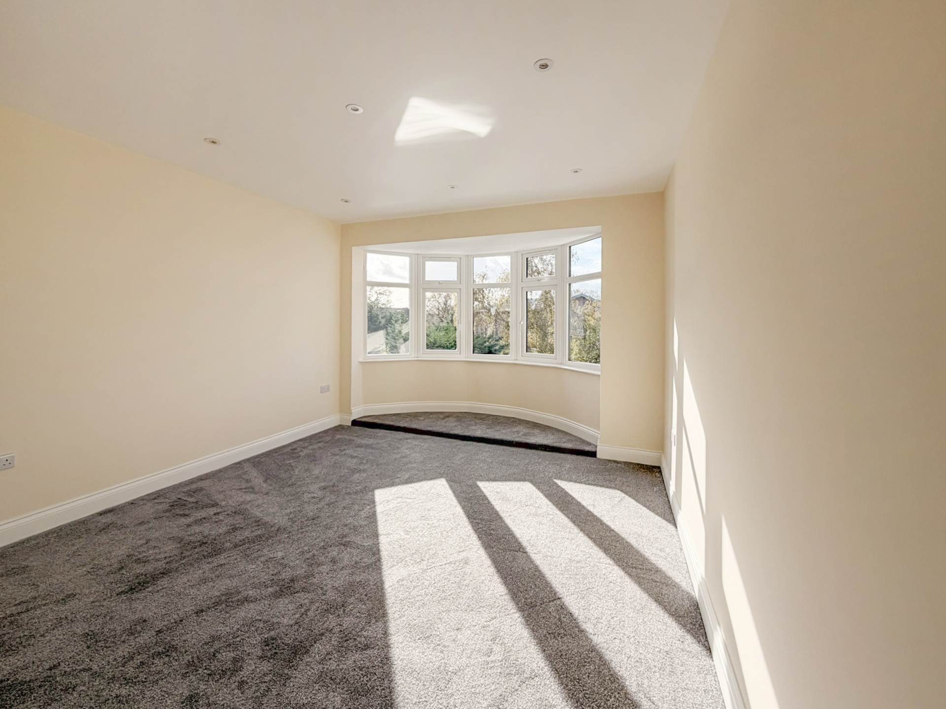 Buxton Drive, New Malden, Image 13